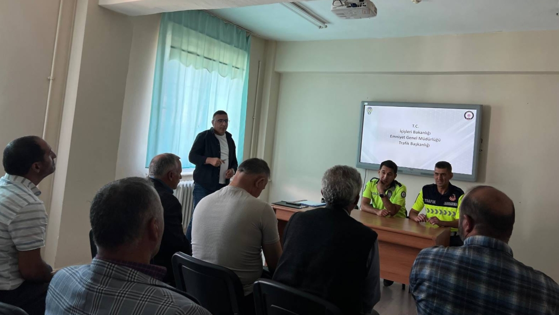 TAŞIMA KAPSAMINDA BULUNAN ÖĞRENCİLERİMİZİN SERVİS ŞOFÖRLERİNE SEMİNER